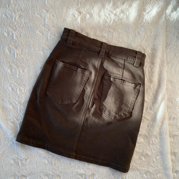 Dynamite Fitted Skirt - Picture 2 of 3